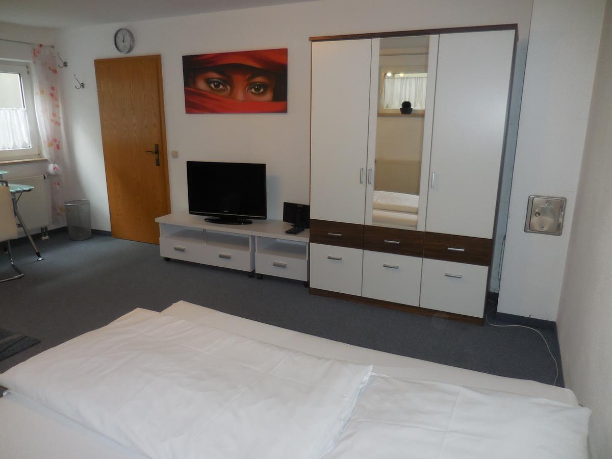 Hotel Garni Am Waldhang Гильхинг Экстерьер фото